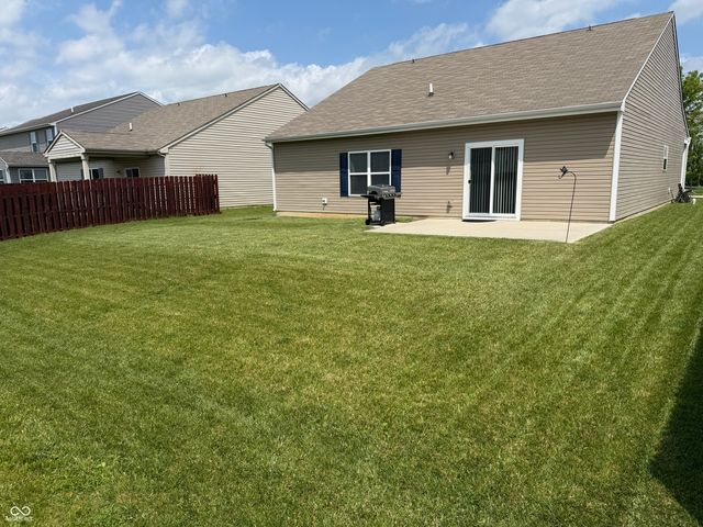 887 Sommersweet Run, Greenwood, IN 46143