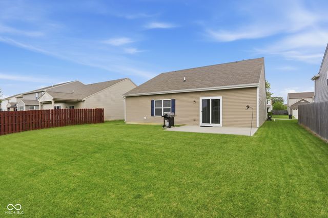 887 Sommersweet Run, Greenwood, IN 46143