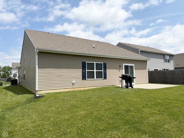 887 Sommersweet Run, Greenwood, IN 46143
