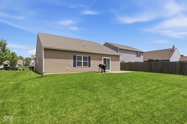 887 Sommersweet Run, Greenwood, IN 46143