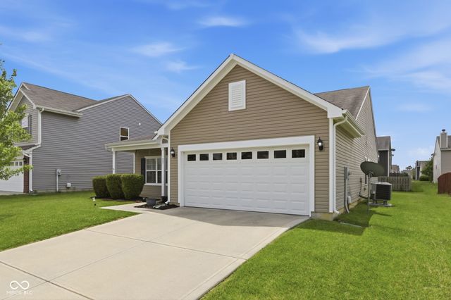887 Sommersweet Run, Greenwood, IN 46143