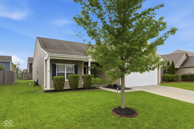 887 Sommersweet Run, Greenwood, IN 46143