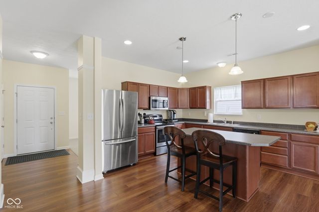 887 Sommersweet Run, Greenwood, IN 46143