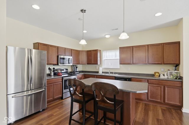 887 Sommersweet Run, Greenwood, IN 46143