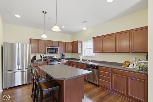 887 Sommersweet Run, Greenwood, IN 46143