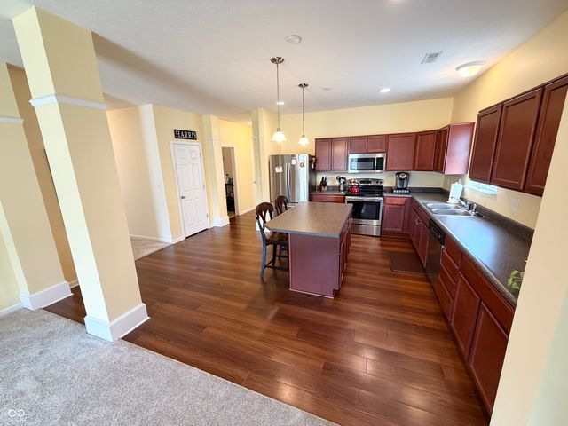 887 Sommersweet Run, Greenwood, IN 46143