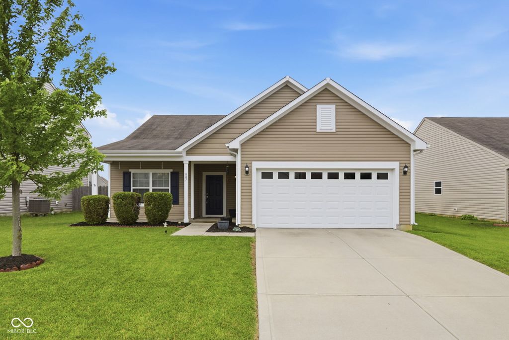 887 Sommersweet Run, Greenwood, IN 46143