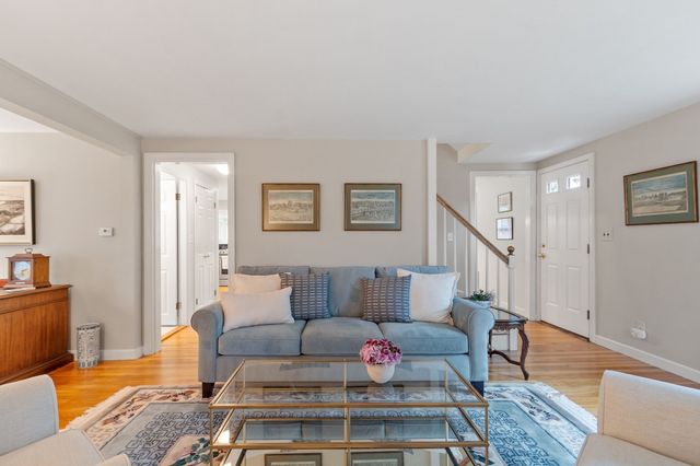 96 Whittemore St, Concord, MA 01742