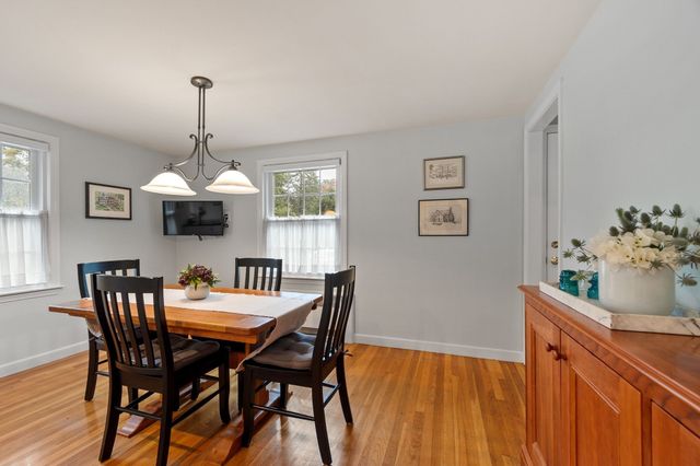 96 Whittemore St, Concord, MA 01742