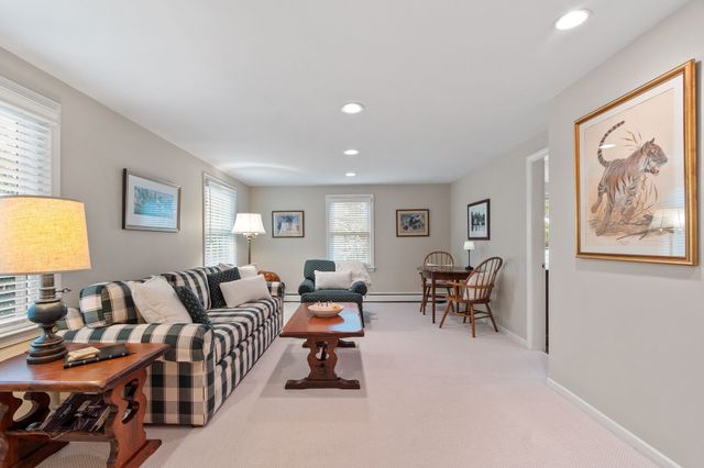 96 Whittemore St, Concord, MA 01742