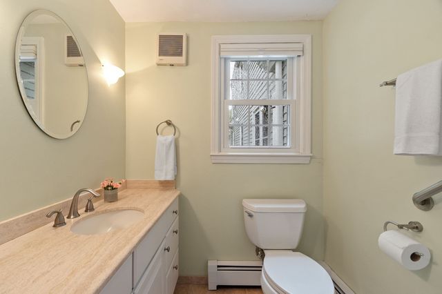 96 Whittemore St, Concord, MA 01742