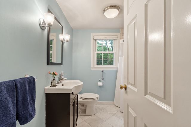 96 Whittemore St, Concord, MA 01742