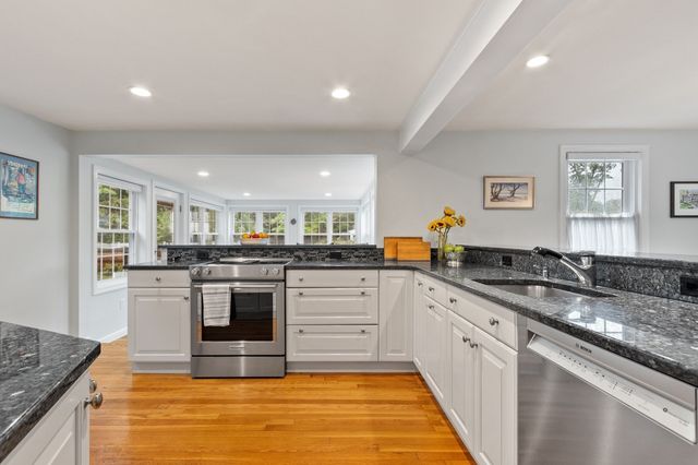 96 Whittemore St, Concord, MA 01742