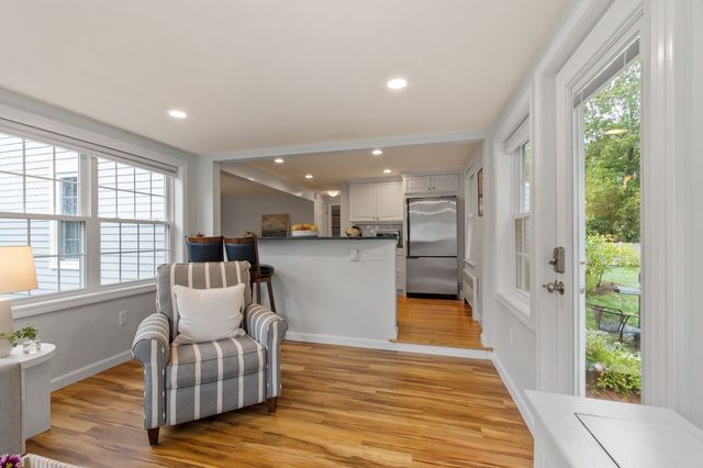 96 Whittemore St, Concord, MA 01742