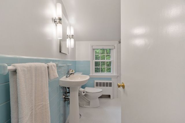 96 Whittemore St, Concord, MA 01742