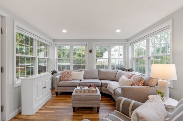 96 Whittemore St, Concord, MA 01742