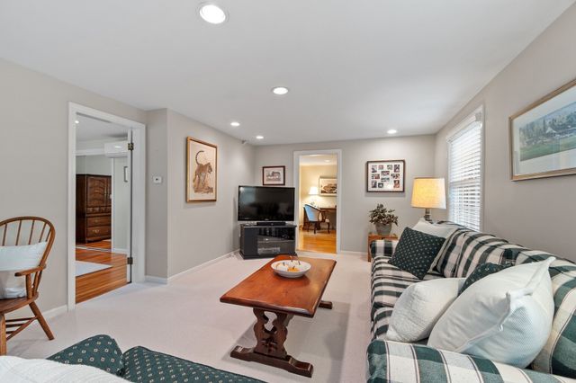 96 Whittemore St, Concord, MA 01742