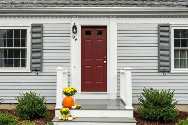 96 Whittemore St, Concord, MA 01742