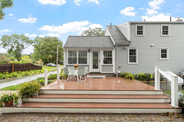 96 Whittemore St, Concord, MA 01742