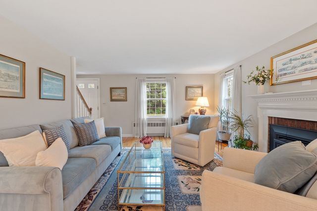 96 Whittemore St, Concord, MA 01742