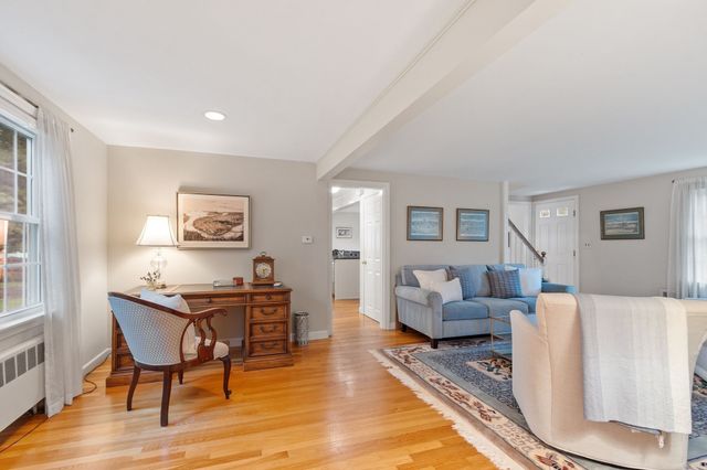 96 Whittemore St, Concord, MA 01742