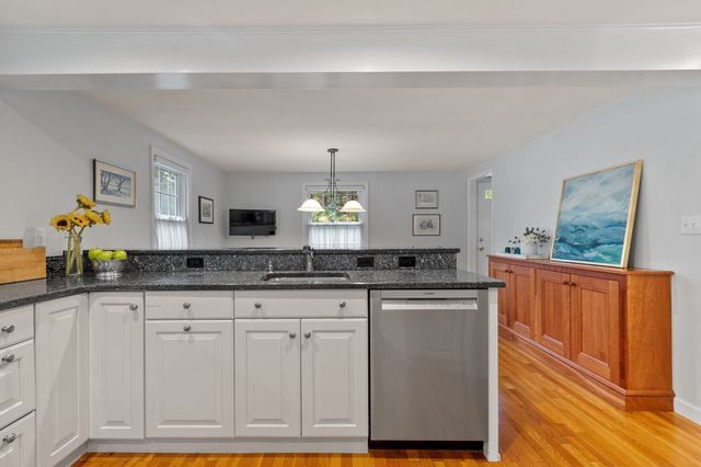 96 Whittemore St, Concord, MA 01742