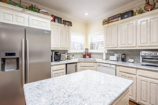 83 Emerald Forest Dr, Odessa, TX 79762