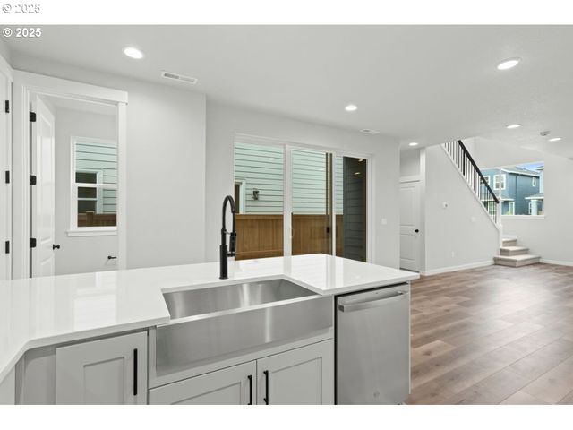 8527 Se Blanton St, Hillsboro, OR 97123