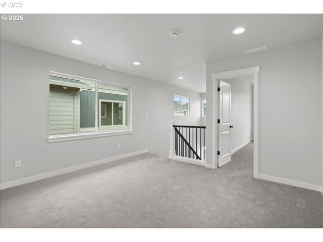 8527 Se Blanton St, Hillsboro, OR 97123