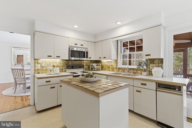 3301 GOLDSBORO CT, Falls Church, VA 22042