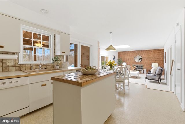 3301 GOLDSBORO CT, Falls Church, VA 22042