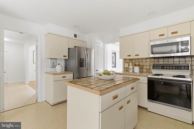 3301 GOLDSBORO CT, Falls Church, VA 22042