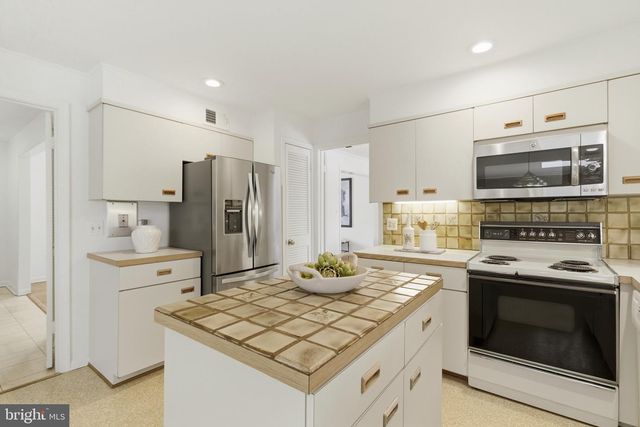 3301 GOLDSBORO CT, Falls Church, VA 22042