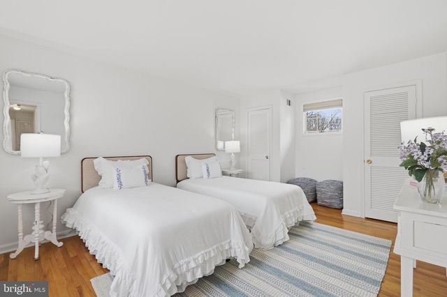 3301 GOLDSBORO CT, Falls Church, VA 22042