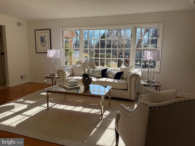 3301 GOLDSBORO CT, Falls Church, VA 22042