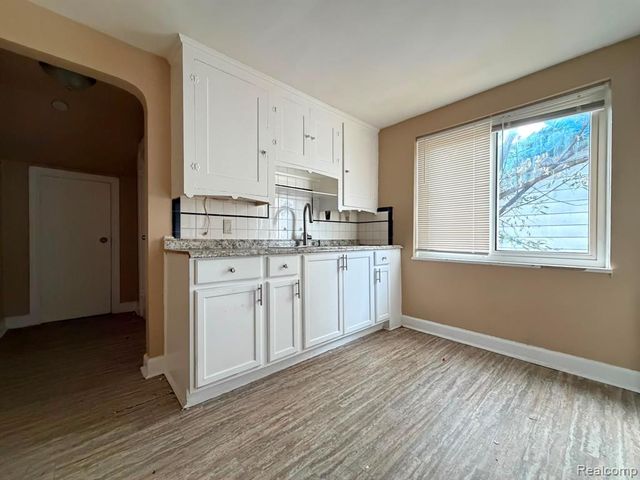 8080 Cloverlawn Street, Detroit, MI 48204