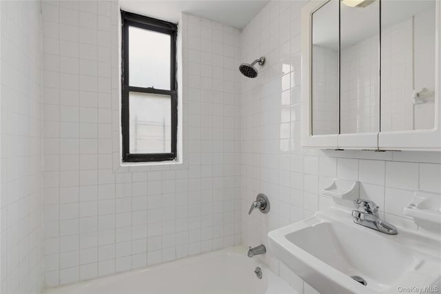 32-86 30th Street 4A, Astoria, NY 11106