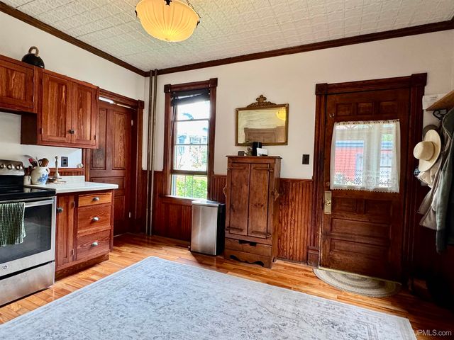 624 Lake Avenue, Hancock, MI 49930