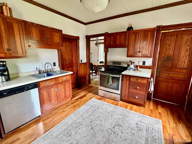 624 Lake Avenue, Hancock, MI 49930