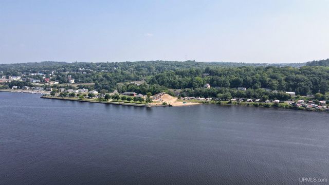 624 Lake Avenue, Hancock, MI 49930