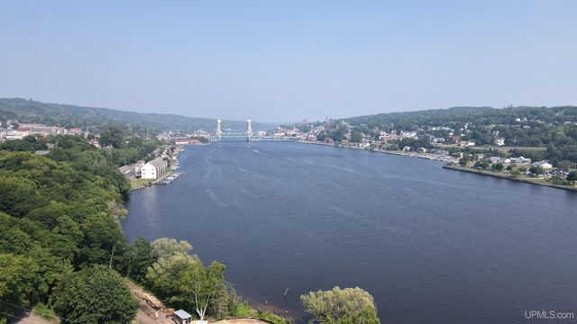 624 Lake Avenue, Hancock, MI 49930