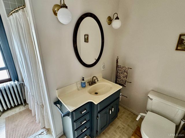 624 Lake Avenue, Hancock, MI 49930