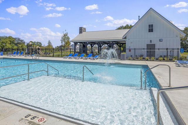 284 Olympic Loop, Commercial Point, OH 43116