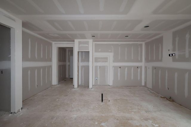 284 Olympic Loop, Commercial Point, OH 43116