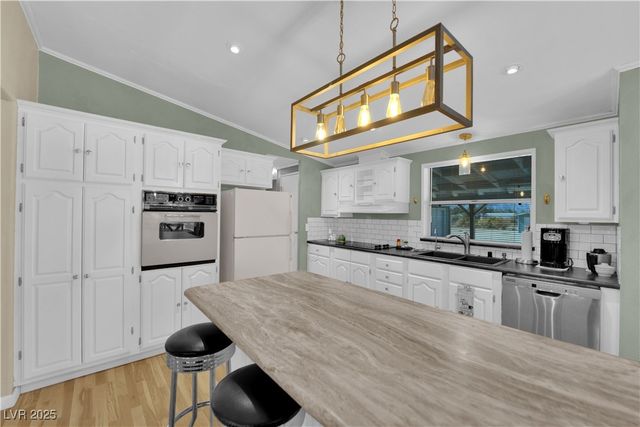 5550 Vicki Ann Road, Pahrump, NV 89048