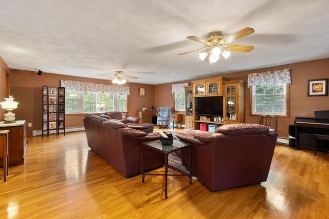 213 Mason Rd, Townsend, MA 01474