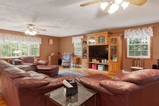 213 Mason Rd, Townsend, MA 01474