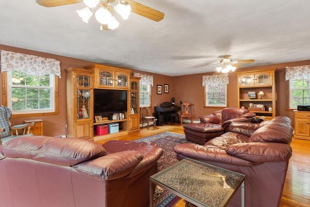 213 Mason Rd, Townsend, MA 01474