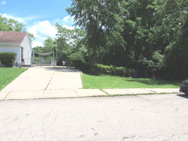 421 Hoover Drive, Carpentersville, IL 60110