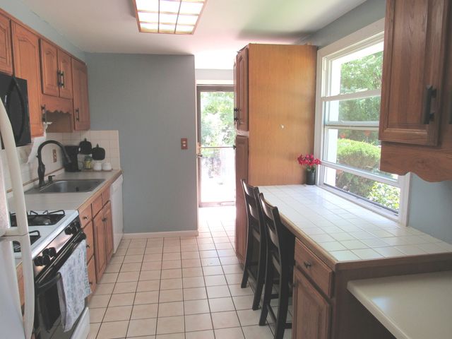 421 Hoover Drive, Carpentersville, IL 60110